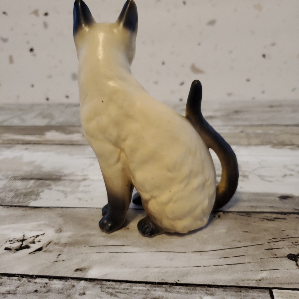Vintage Beautiful Siamese Cat Figurine #1105 - Picture 6 of 9